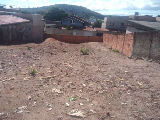 Terreno à venda na Rua Raul Pompéia, Londrina (São Benedito), Santa Luzia por R$ 260.000