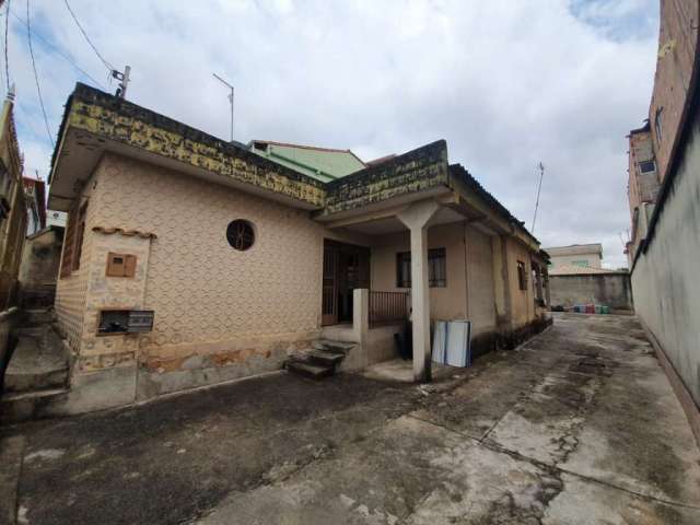 Casa com 3 quartos à venda na Rua Anhembi, Piratininga (Venda Nova), Belo Horizonte por R$ 360.000