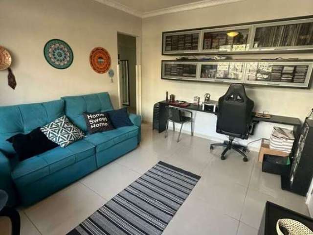 Vende-se apartamento de 2 dormitórios/ 1° andar/ Encruzilhada/Santos