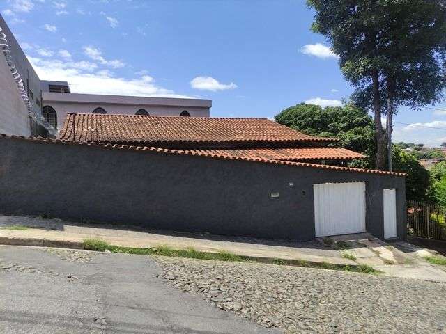 Linda casa 3 Quartos, 2 Vagas, no Floramar!!!