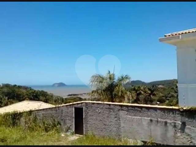 Terreno à venda em Praia Rasa - RJ