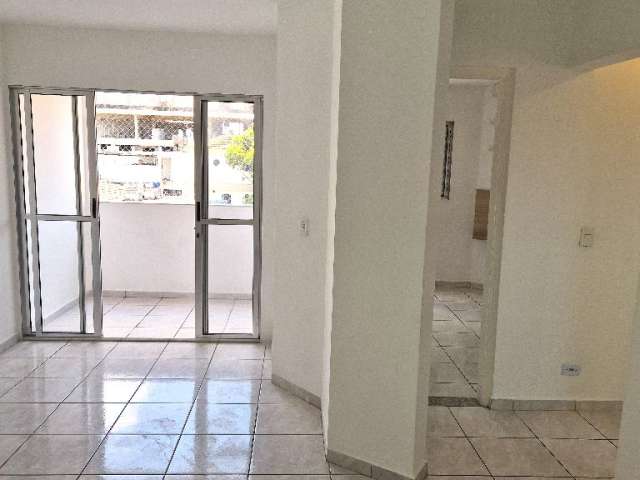 Apartamento aconchegante à venda com 72 m2 de área útil, 03 dormitórios, sala para dois ambientes, varanda, cozinha, área de serviço, 02 banheiros no total e 02 vagas de garagem.