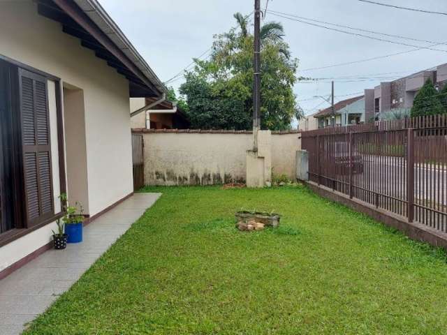 Casa plana com amplo terreno à venda no bairro Boa Vista R$ 700.000