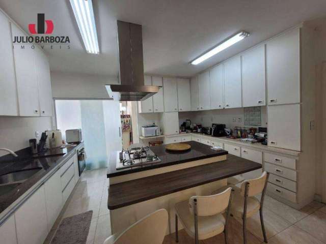 Apartamento mobiliado 3 dormitórios, 140m², 2 vagas de garagem