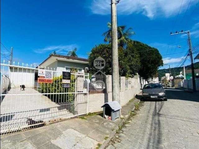 Casa com 4 quartos à venda na Rua Agenor José Soares, 91, Pedra Branca, Palhoça, 170 m2 por R$ 480.000