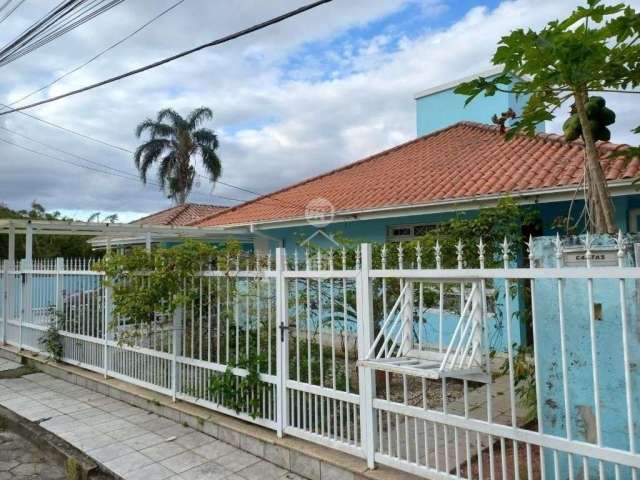 Casa com 3 quartos à venda na Rua Regina Terezinha Silveira, 611, Centro, São José, 290 m2 por R$ 1.170.000