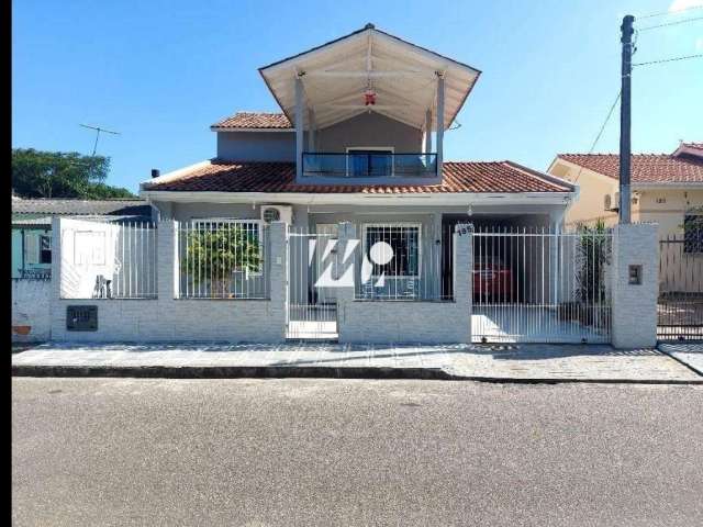 Casa com 3 quartos à venda na Rua Santa Maria, 195, São Sebastião, Palhoça, 145 m2 por R$ 750.000