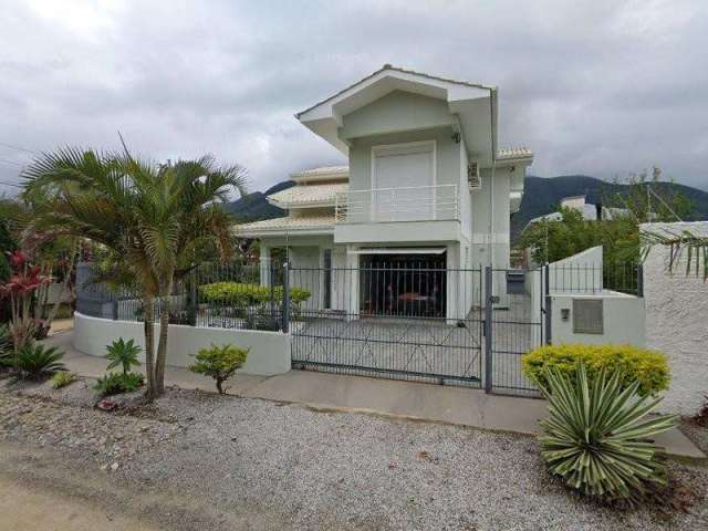 Casa com 3 quartos à venda na Rua Olinda Olídia Vieira, 297, Praia de Fora, Palhoça, 250 m2 por R$ 1.400.000