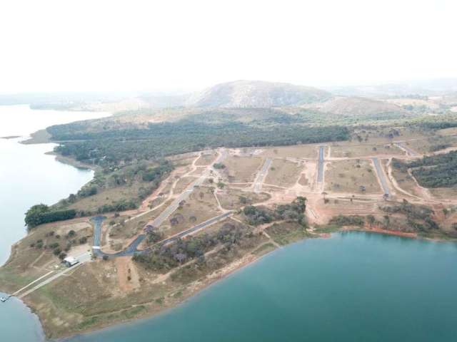 Lote de Marina em condomínio de alto padrão.