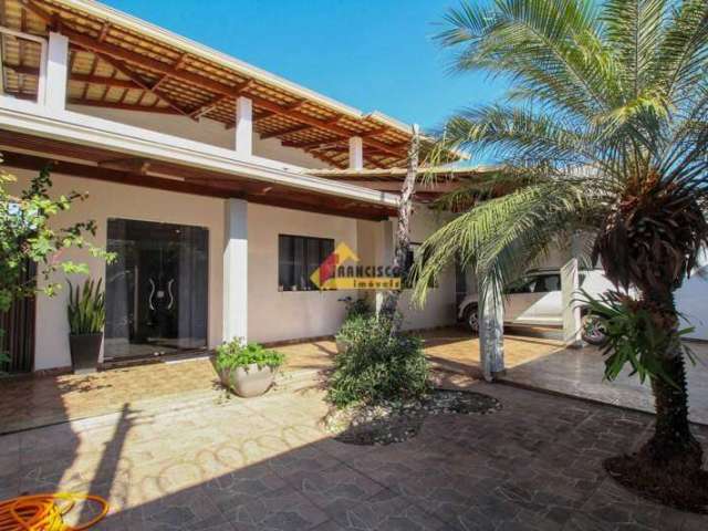 Casa à venda, 5 quartos, 1 suíte, 2 vagas, Planalto - Divinópolis/MG