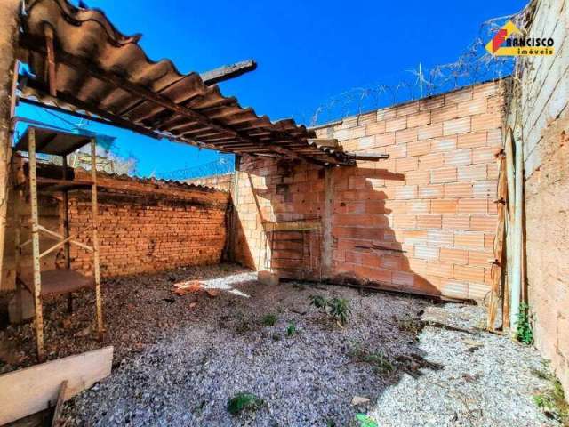 Casa à venda, 2 quartos, Centro - Divinópolis/MG