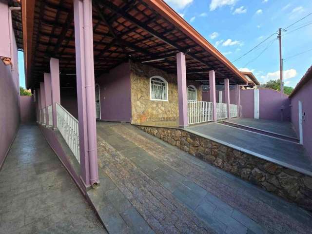 Casa para aluguel, 4 quartos, 1 suíte, 3 vagas, Ermida - Divinópolis/MG