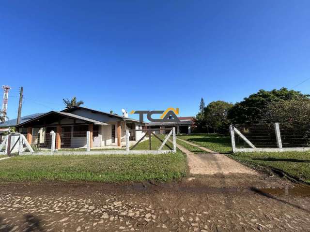 casa na praia paraíso em Torres com dois lotes