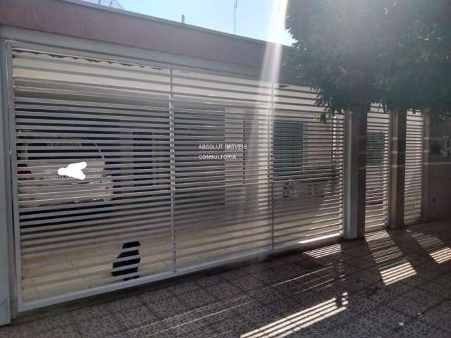 Impecável Residência à Venda no Centro de Indaiatuba-SP: 3 Quartos, 2 Salas, 2 Banheiros, 3 Vagas - 245m² de Área.