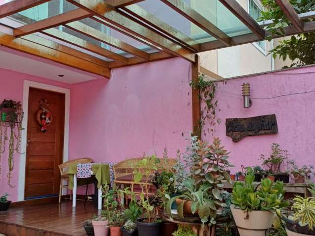 Casa de 3 Quartos com Suíte Master, Espaço Gourmet e Jardim em Macaé, RJ - R$490.000