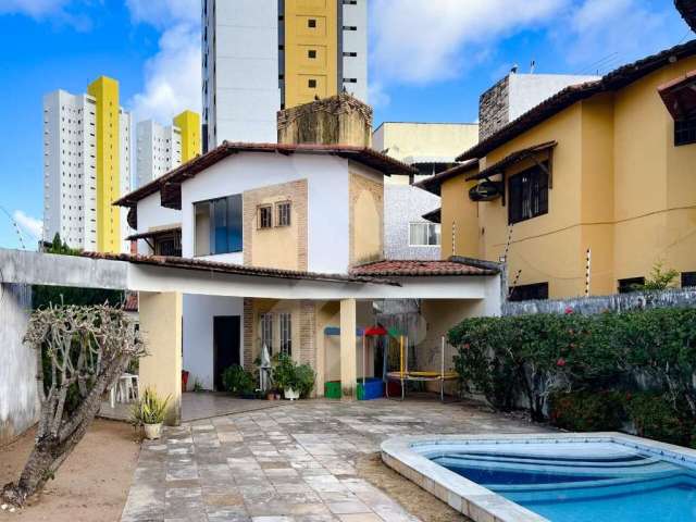 Casa à venda em Capim Macio (Natal/RN) | 3 suítes - 400m² e área construída de 176 m²