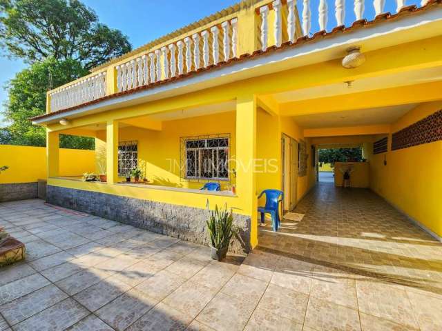 Casa com quintal em Vila Maria Helena