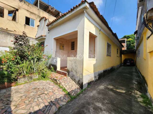 Casa térrea com quintal em Parque Senhor do Bonfim