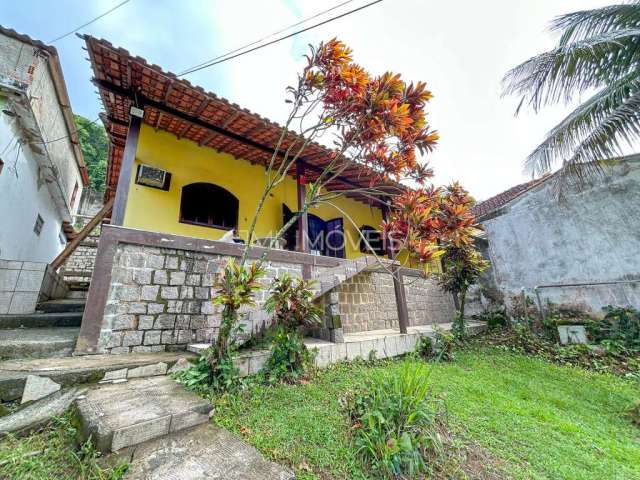 Casa ampla com quintal em Jardim Primavera