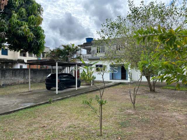 Duas casas com quintal em Saracuruna