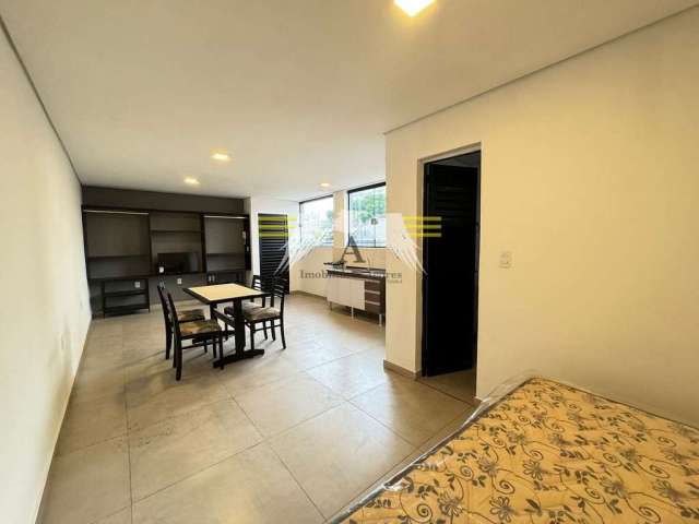 Apartamento de 33m² com Localização Imbatível e Pronto para Morar com Internet! 