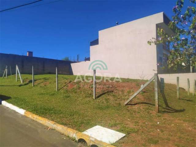 Terreno de esquina de 240m² localizado no bairro Mont Serrat