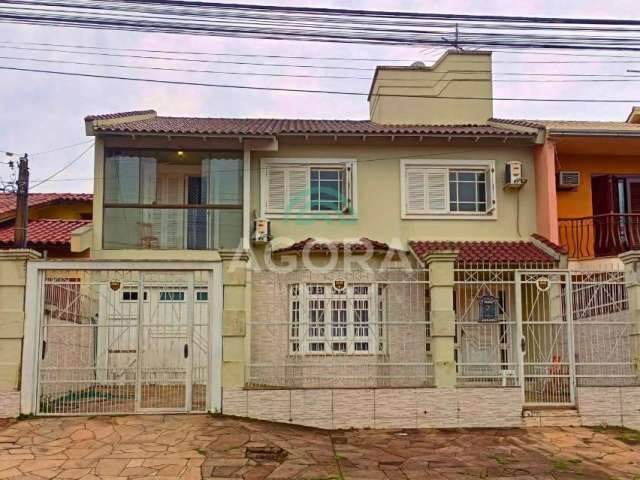 Sobrado de 170 m² com 4 (quatro) dormitórios sendo 1 (uma) suíte  no bairro Moinhos de Vento