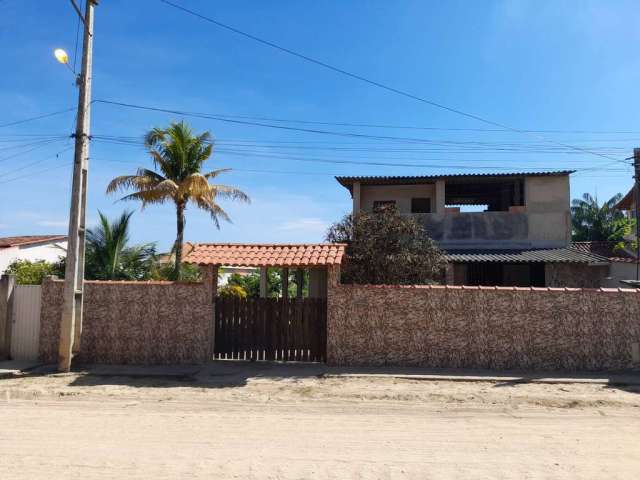 'Casa duplex em mini sítio com muitas árvores frutíferas.'