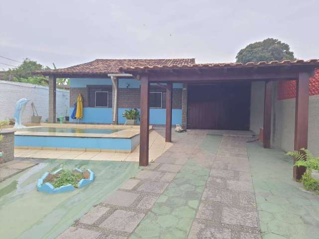 'casa com área goumert na villa capri- araruama-rj'