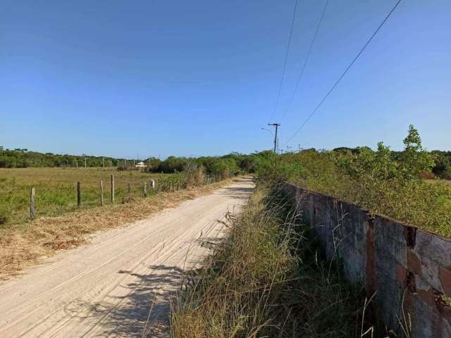 'Terreno amplo e plano na fazendinha.'