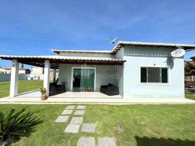 Linda casa linear com piscina em condomínio fechado em Praia Seca - Araruama / RJ