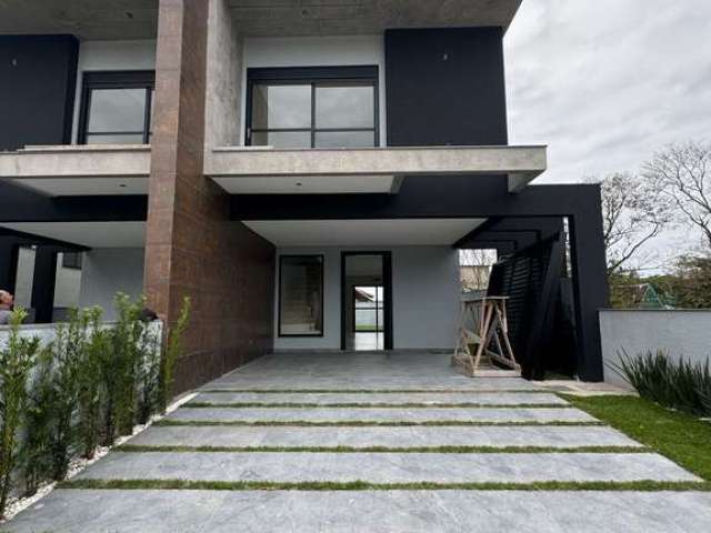 Sobrado à venda no bairro São João do Rio Vermelho - Florianópolis/SC