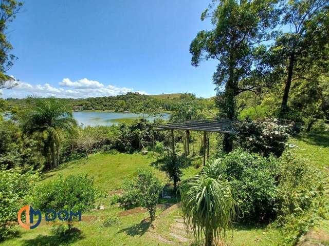 Triplex de 3 Suítes com Jacuzzi e Vista para o Lago