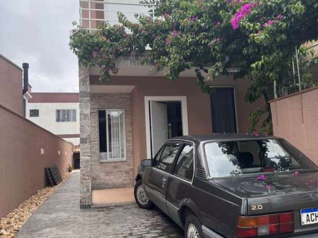 Sobrado à venda no bairro São João do Rio Vermelho - Florianópolis/SC