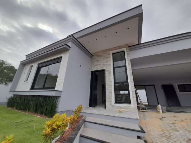 Casa alto padrão  com acabento diferenciado.