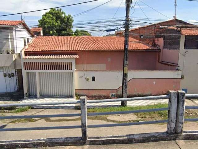 Grande Casa na Maraponga com Amplo Alpendre.