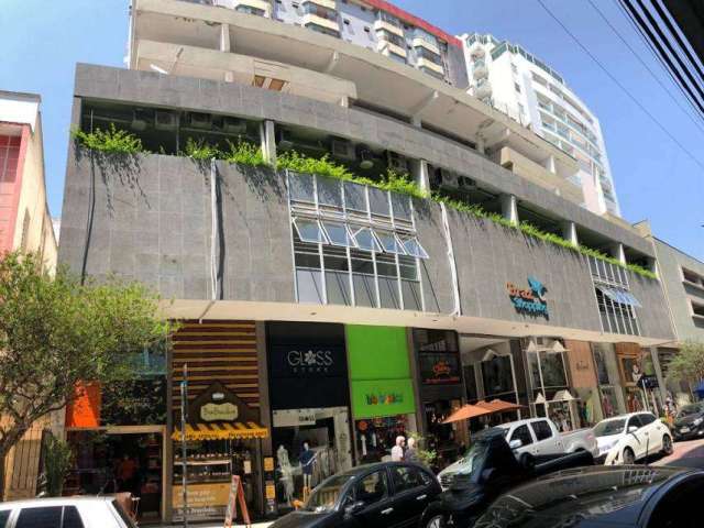 Garagem com 16 m², no Braz Shoppping, estuda permuta.