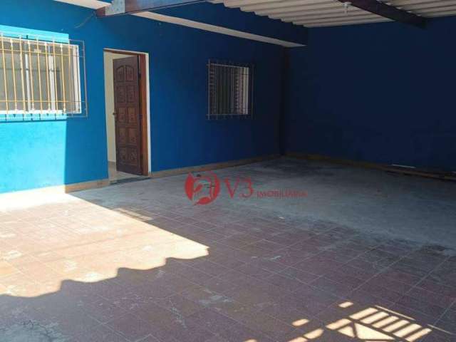 Casa com 65 metros quadrados, sala, cozinha, 2 quartos, 3 banheiros, 4 vagas de garagem , com edícula