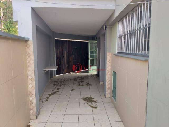 Sobrado com 130 metros quadrados com Sala, cozinha, 3 dormitórios, 2 banheiros e uma vaga de garagem