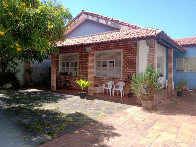 Excelente casa no coração de itapuã a 100m da praia