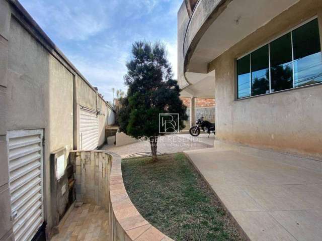 Casa com 3 dormitórios à venda, 203 m² por R$ 690.000,00 - Europa - Contagem/MG