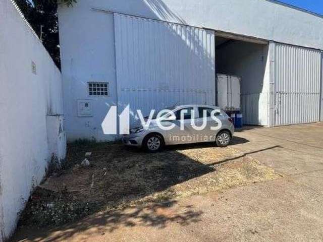 Barracão / Galpão / Depósito para alugar no Tibery, Uberlândia  por R$ 4.500