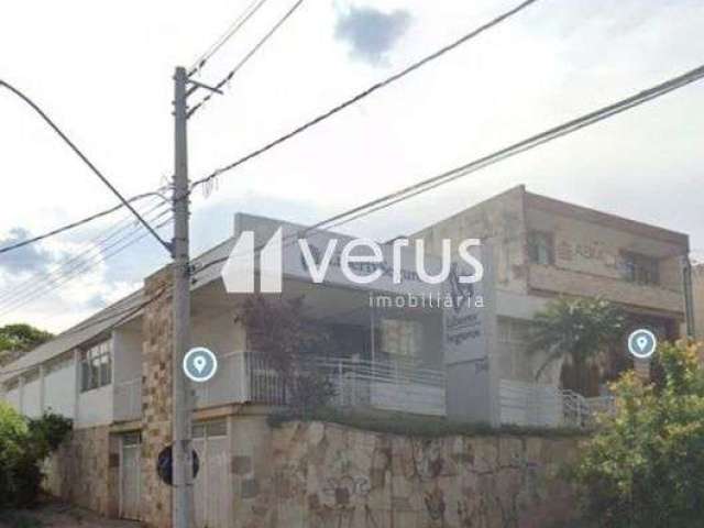 Casa comercial com 3 salas para alugar no Lidice, Uberlândia  por R$ 6.000