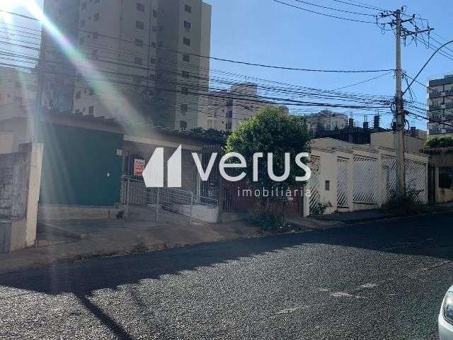 Casa com 3 quartos para alugar em Saraiva, Uberlândia  por R$ 5.000