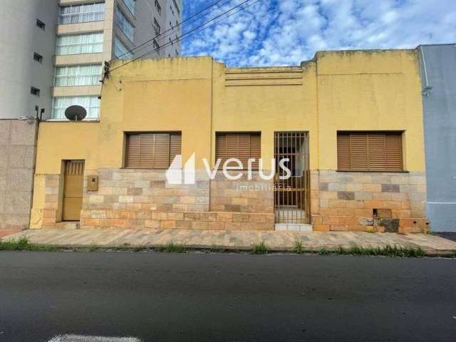 Casa com 3 quartos para alugar no Fundinho, Uberlândia  por R$ 2.000