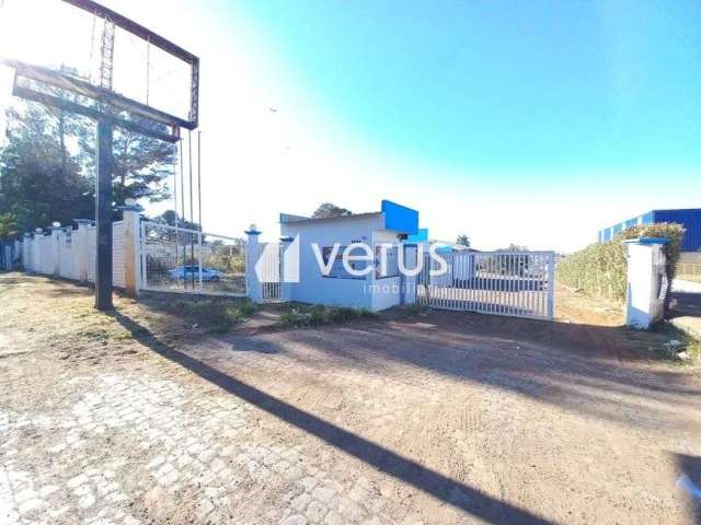 Barracão / Galpão / Depósito com 3 salas para alugar no Distrito Industrial, Uberlândia  por R$ 25.000