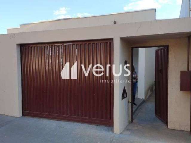 Casa com 3 quartos para alugar no Custódio Pereira, Uberlândia  por R$ 2.000