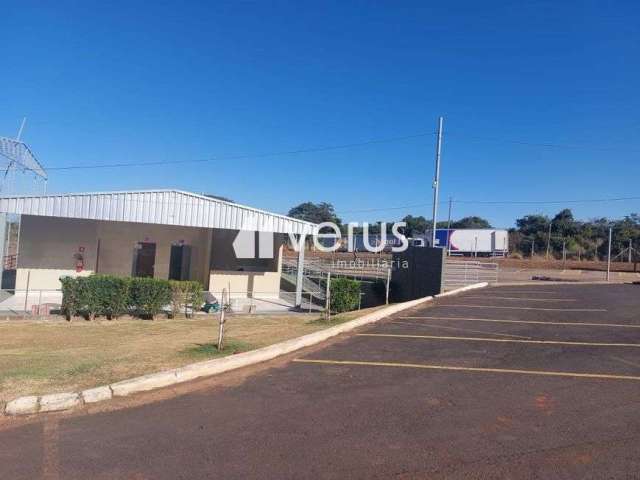 Barracão / Galpão / Depósito para alugar no Distrito Industrial, Uberlândia  por R$ 32.000