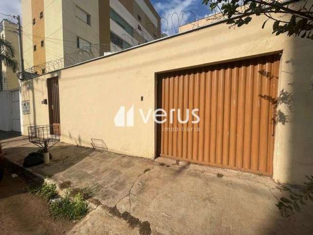 Casa com 3 quartos para alugar no Santa Mônica, Uberlândia  por R$ 1.500