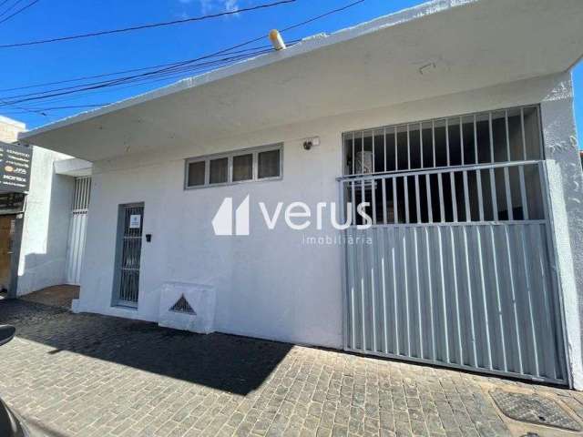 Casa com 2 quartos para alugar na Nossa Senhora Aparecida, Uberlândia  por R$ 2.200